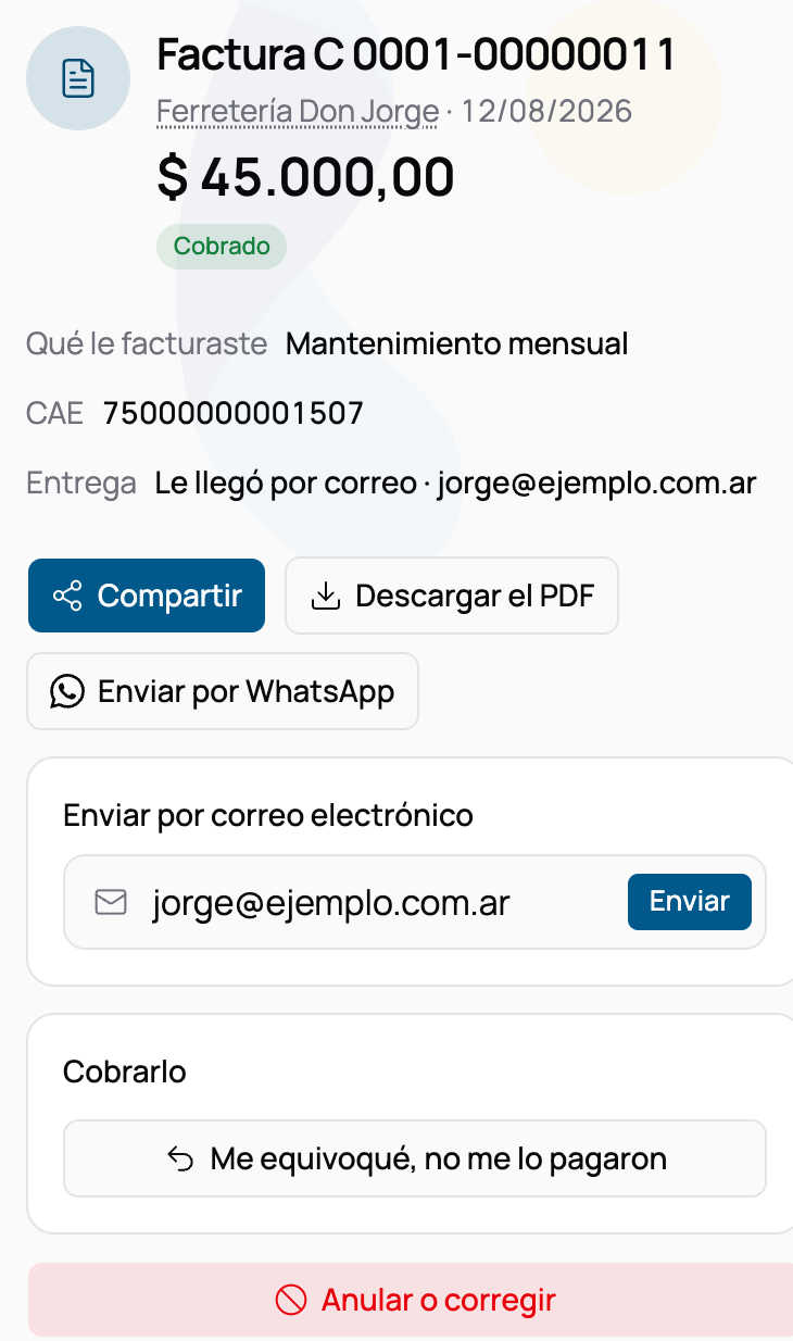 Un comprobante abierto, con el importe grande y el CAE arriba, y abajo de todo el botón Anular o corregir separado del resto de las acciones