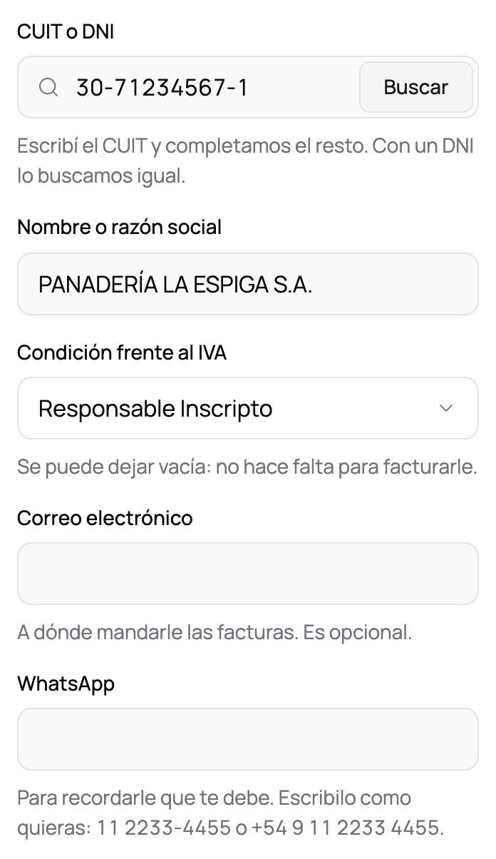 El formulario de alta de un cliente con el CUIT escrito y el nombre y la condición frente al IVA ya completados con lo que devolvió el padrón